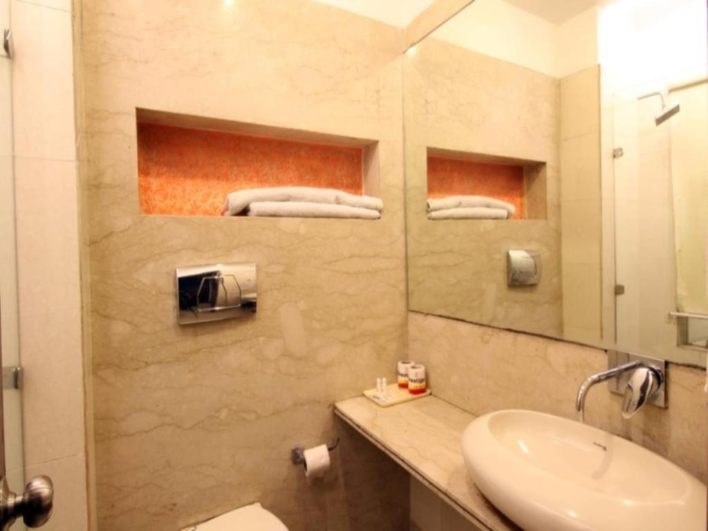 Hotel Livasa Inn Near Blk Hospital Дели Экстерьер фото