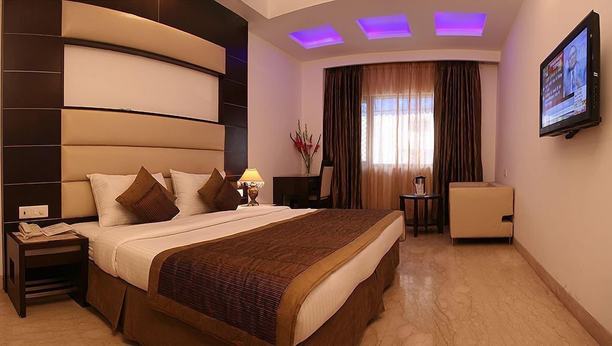 Hotel Livasa Inn Near Blk Hospital Дели Экстерьер фото