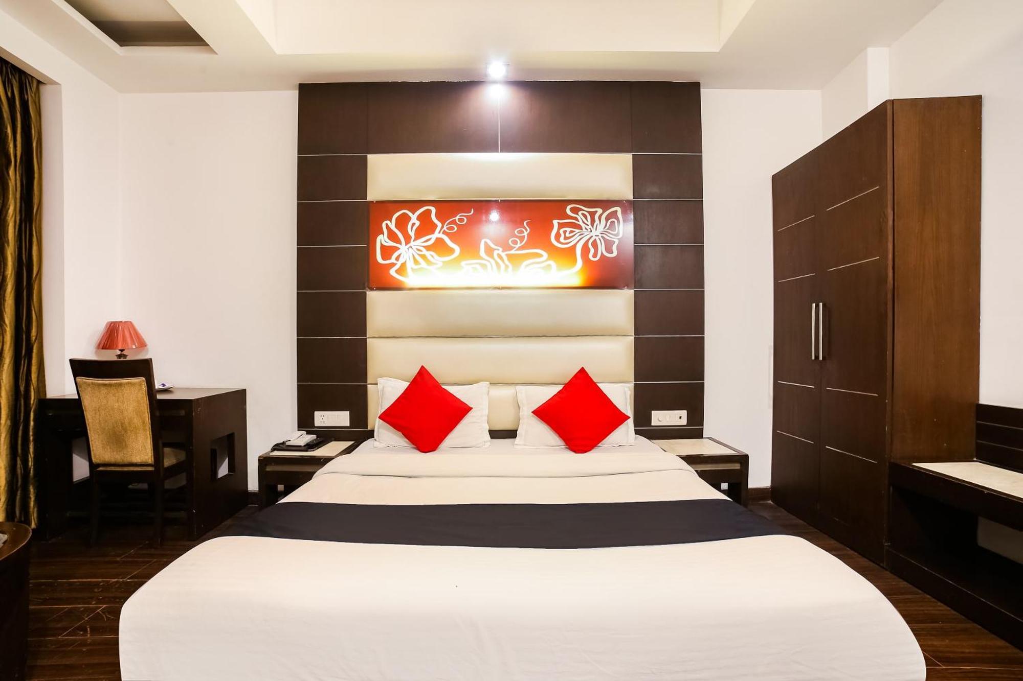 Hotel Livasa Inn Near Blk Hospital Дели Номер фото