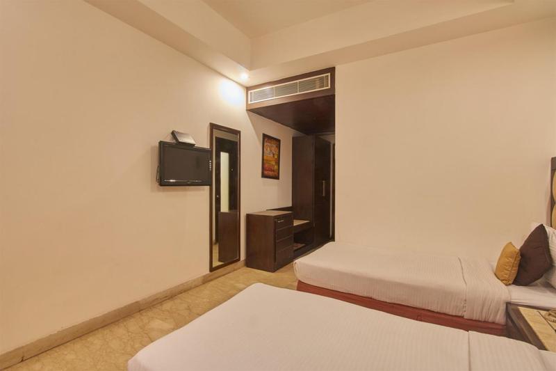 Hotel Livasa Inn Near Blk Hospital Дели Экстерьер фото