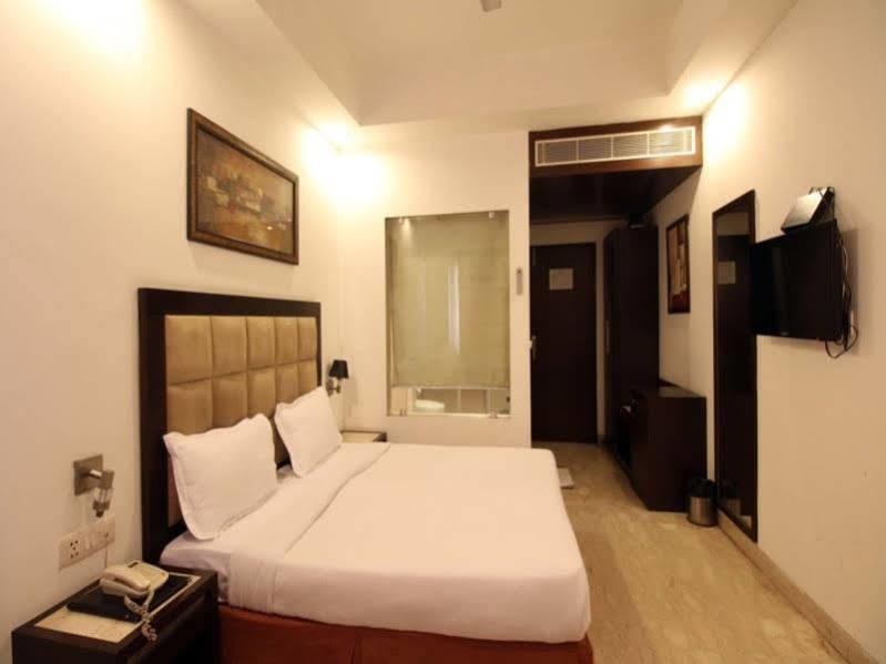 Hotel Livasa Inn Near Blk Hospital Дели Экстерьер фото